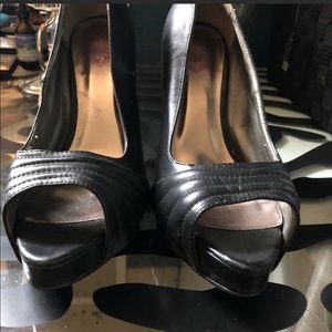 Torrid peep toe black shoes
